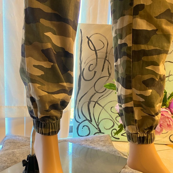** Billie Eilish merch** Camouflage Joggers from H&M. - Picture 11 of 11